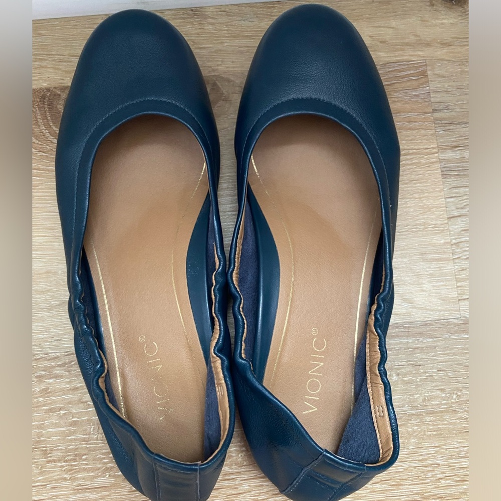 Vionic Caroll Ballet Flats with Elastic Detailing for Comfort in Navy Blue - Picture 9 of 11